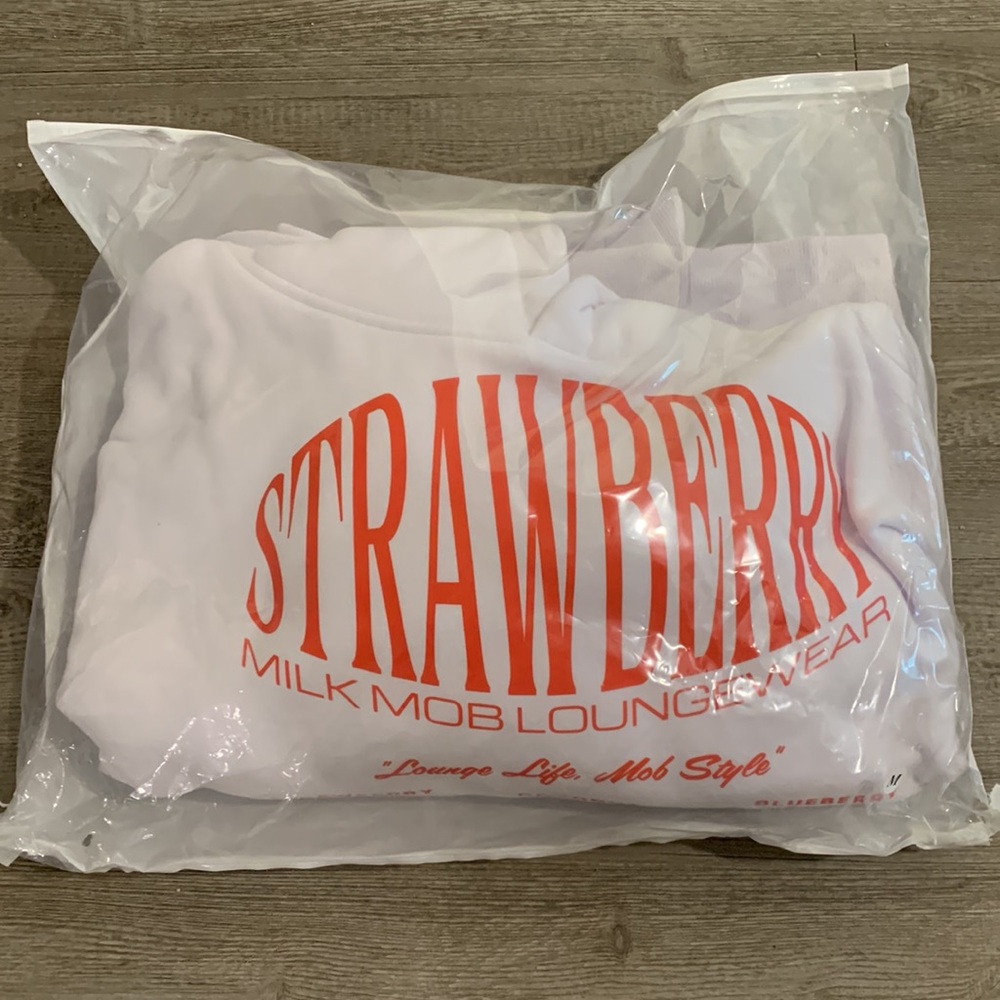 Strawberry Milk Mob - White Sweat Set - Picture 7 of 9